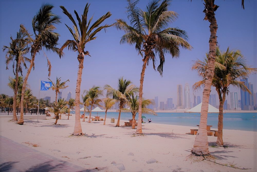 شواطئ الإمارات للسيدات