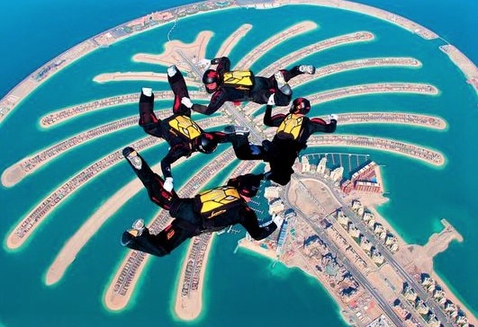 طبيعة رحلة السقوط الحر في دبي