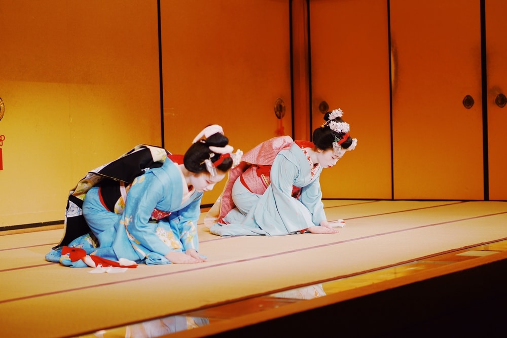 Bowing as Part of the Japanese Customs and Traditions