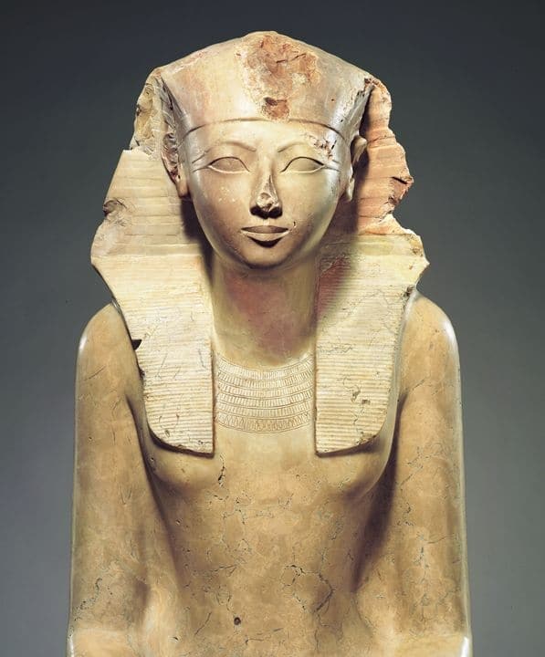 تمثال للملكة حتشبسوت