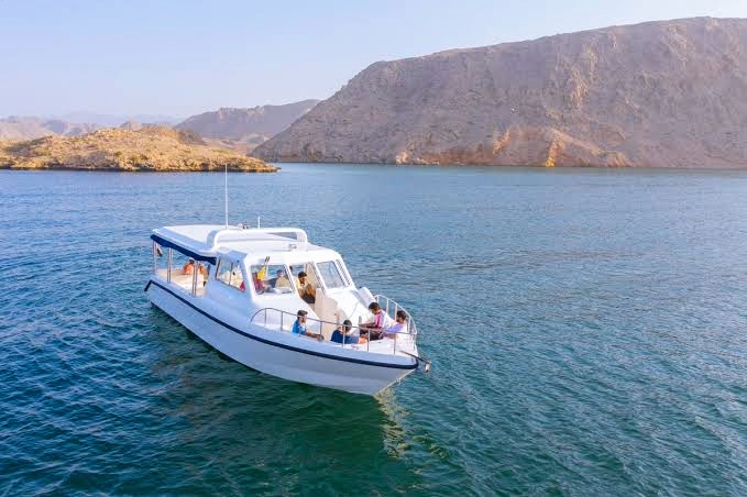 أفضل شركات سياحية تقدم رحلات بحرية في مسقط 2021