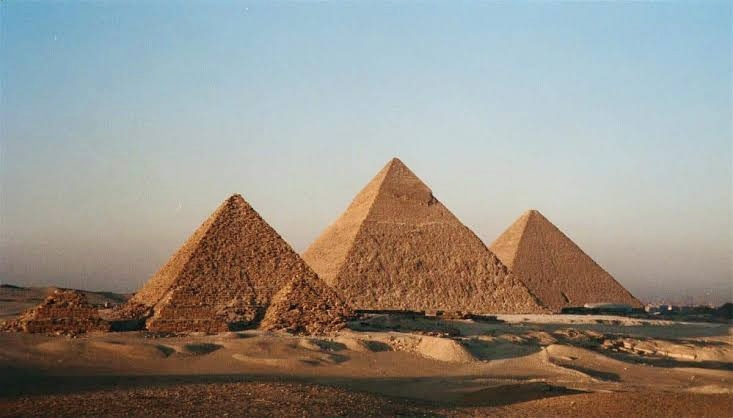 الأهرامات المصرية ..إحدى عجائب الدنيا السبع
