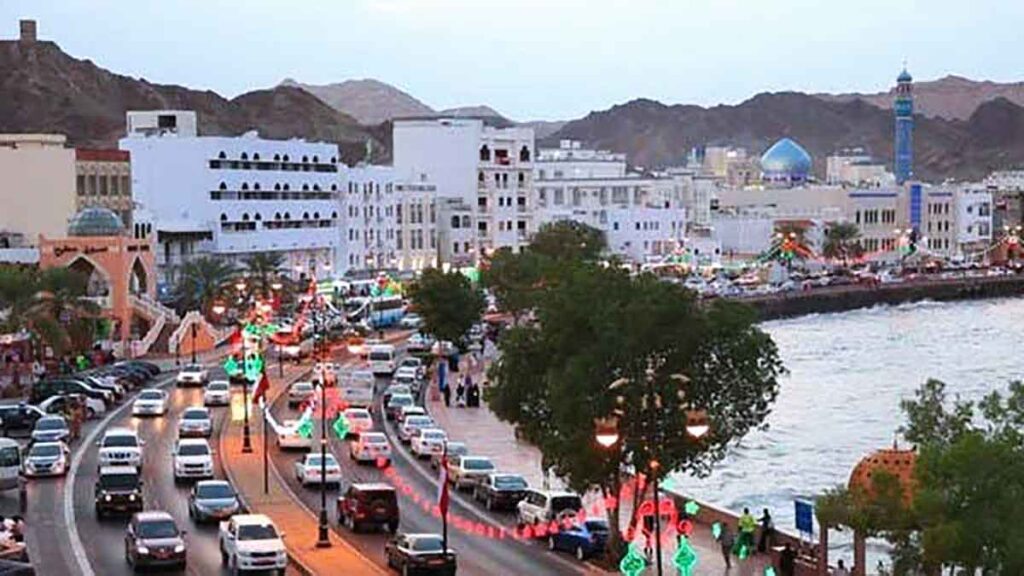 قلعة نزوى وأماكن رحلات في عمان