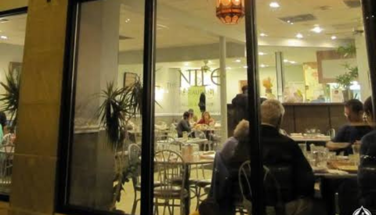 ‪مطعم النيل أحد المطاعم العربية في شيكاغو