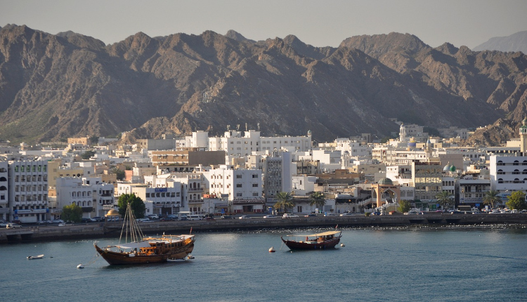 رحلات بحرية في خليج عمان