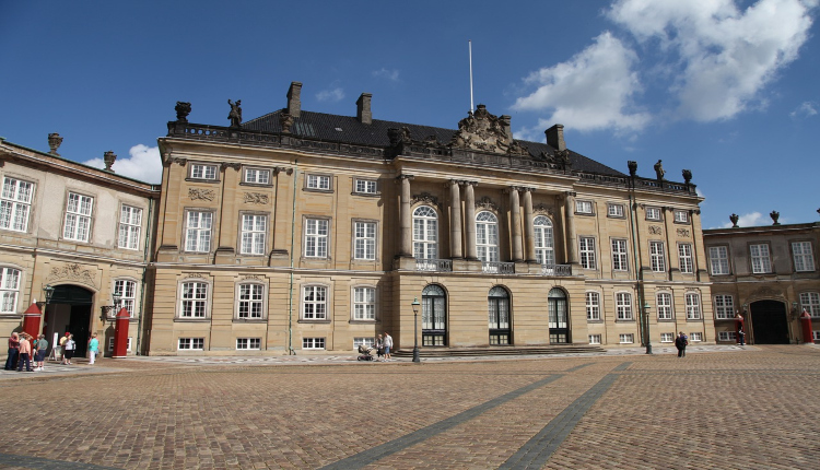 قصر امالينبورغ أجمل الأماكن السياحية في كوبنهاجن